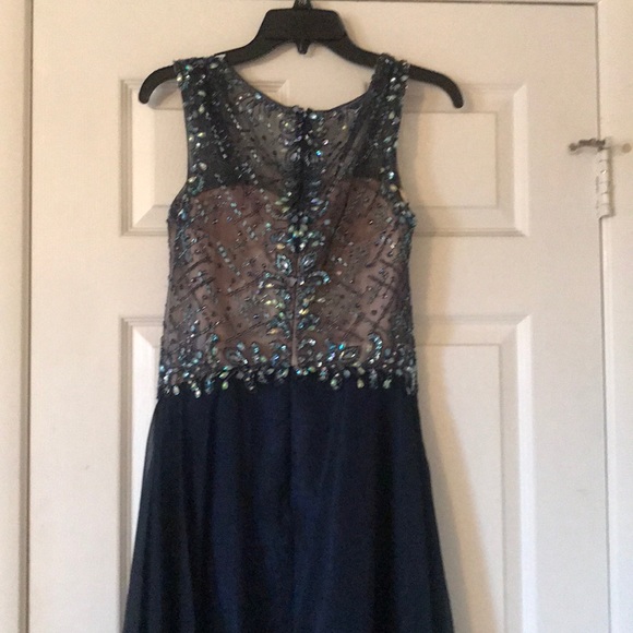 Dress - Picture 4 of 5